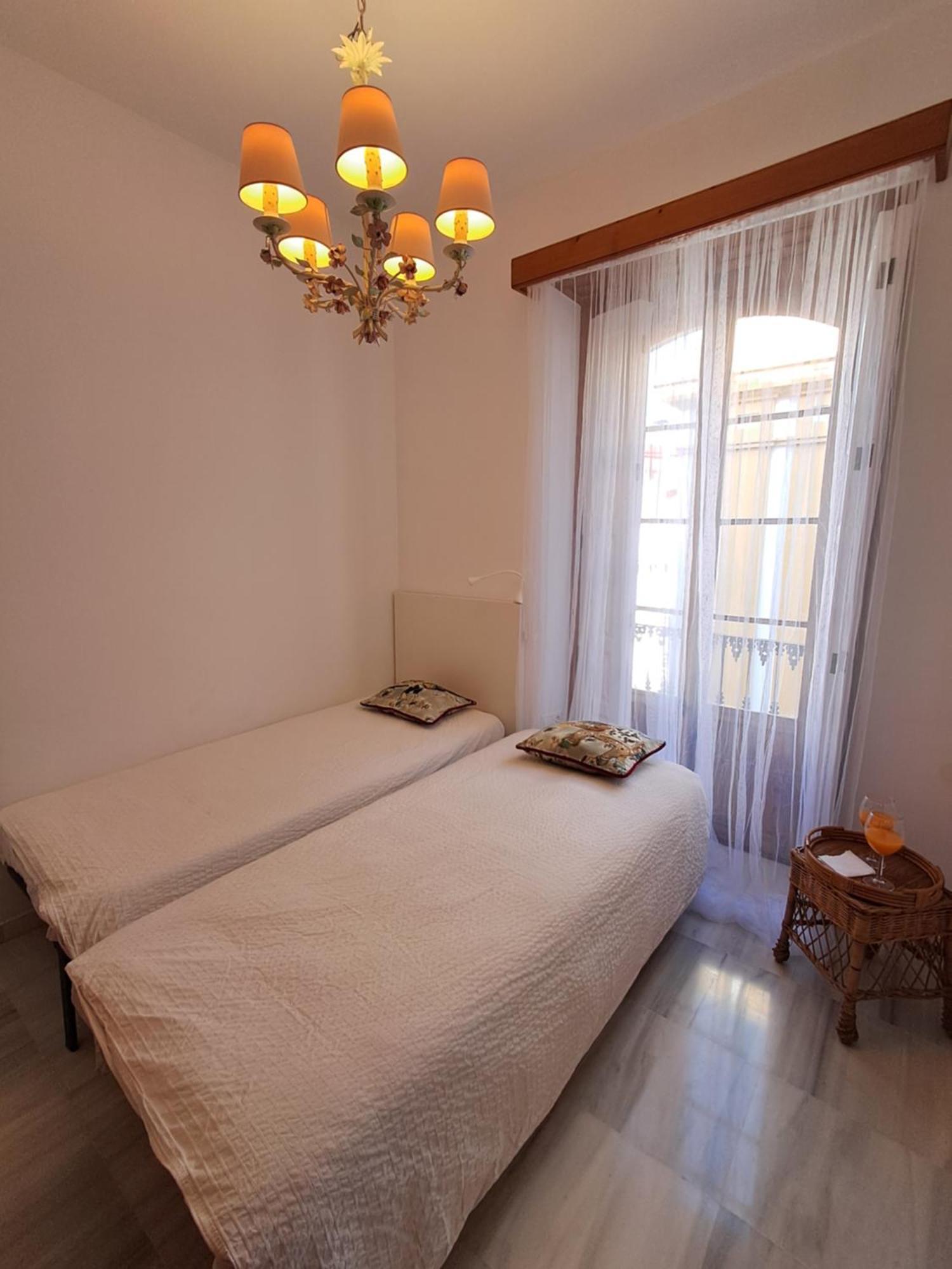 Apartamentos Almirante Hoyos เซบีญา ภายนอก รูปภาพ