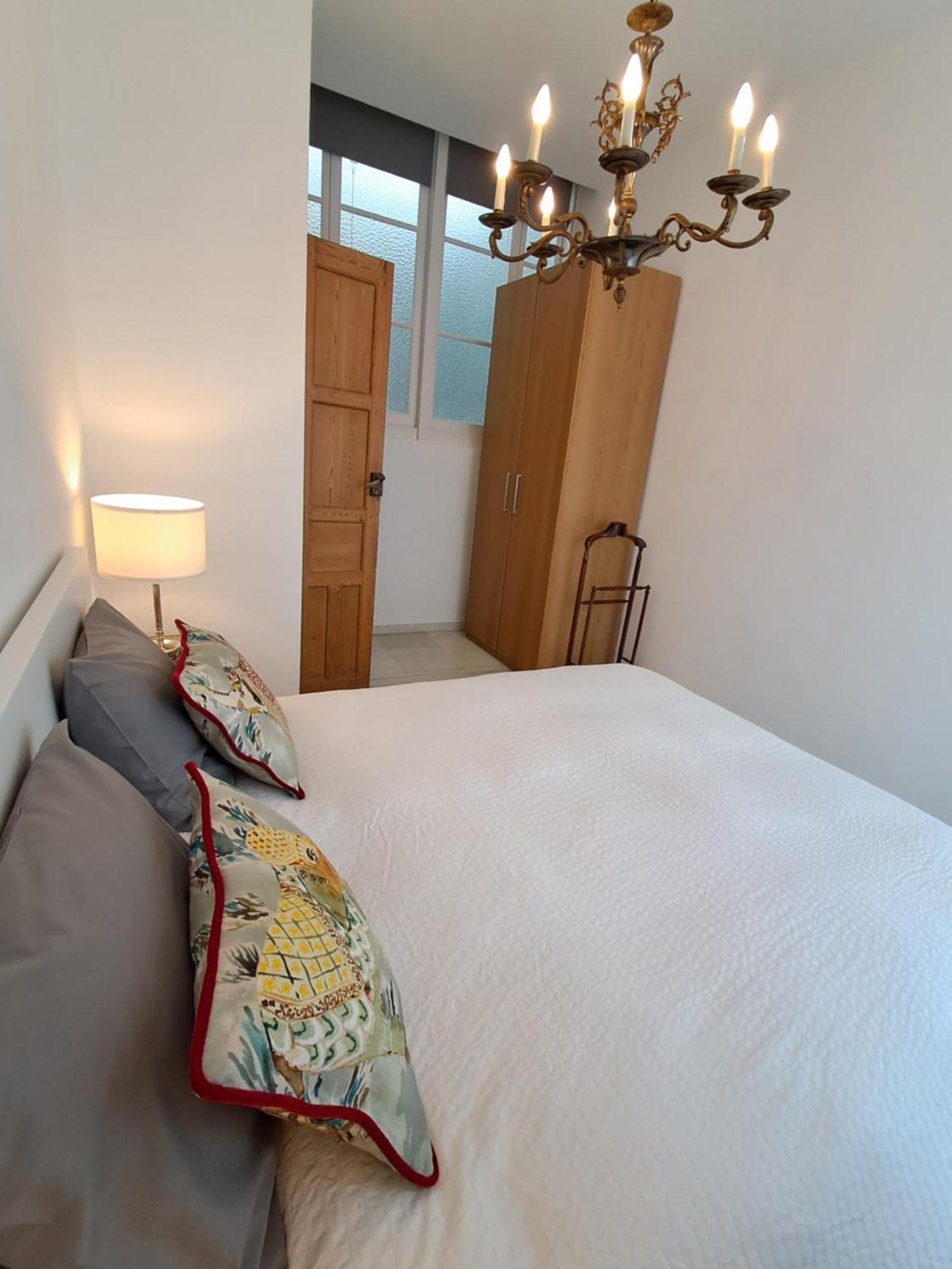 Apartamentos Almirante Hoyos เซบีญา ภายนอก รูปภาพ