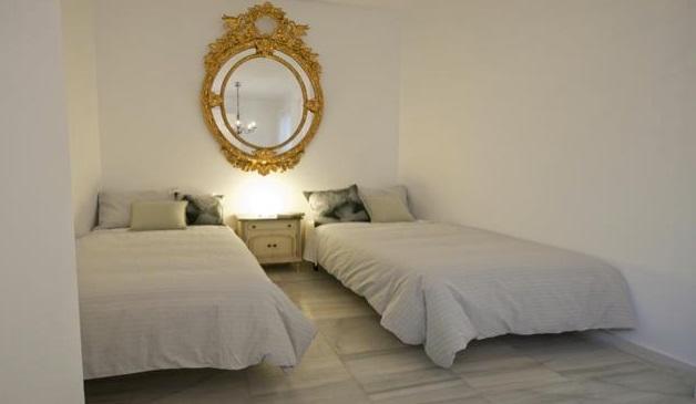 Apartamentos Almirante Hoyos เซบีญา ภายนอก รูปภาพ